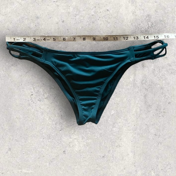 NWT Beautiful XL O’Neill Swimsuit Emerald Green Straps New Condition. Swimwear! - Picture 5 of 7